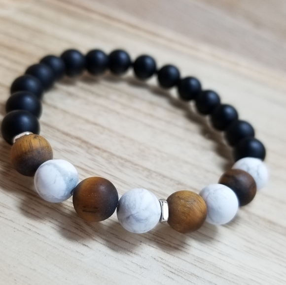 Black Onyx, Tiger Eye & Howlite Beaded Bracelet - Picture 7 of 7